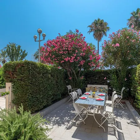 Promenade Des 2 Bdr Large Terrace 아파트