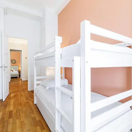 Promenade Des 2 Bdr Large Terrace 아파트